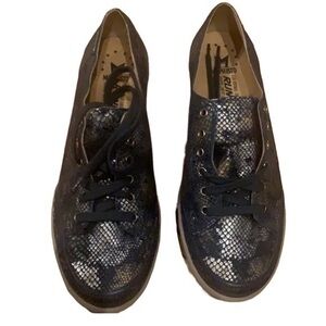 Mephisto blue and silver snake pattern leather Runoff Air jet system sneakers